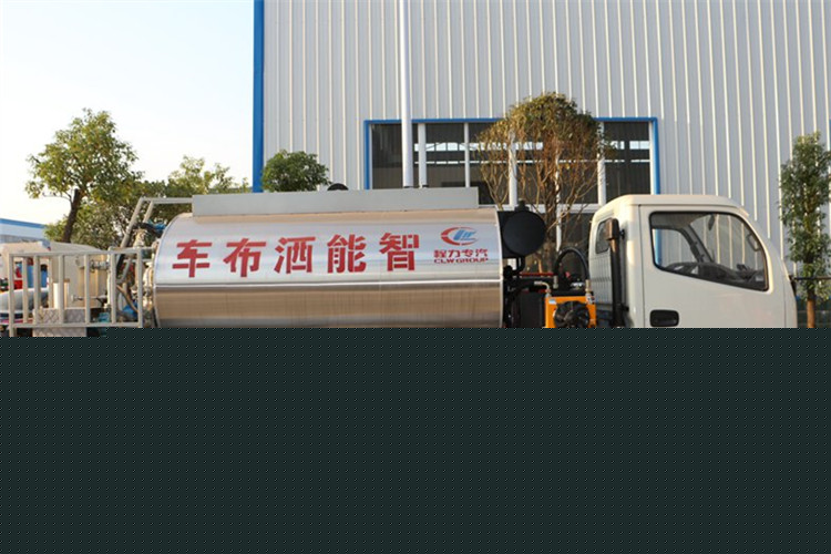 東風(fēng)福瑞卡4方瀝青灑布車